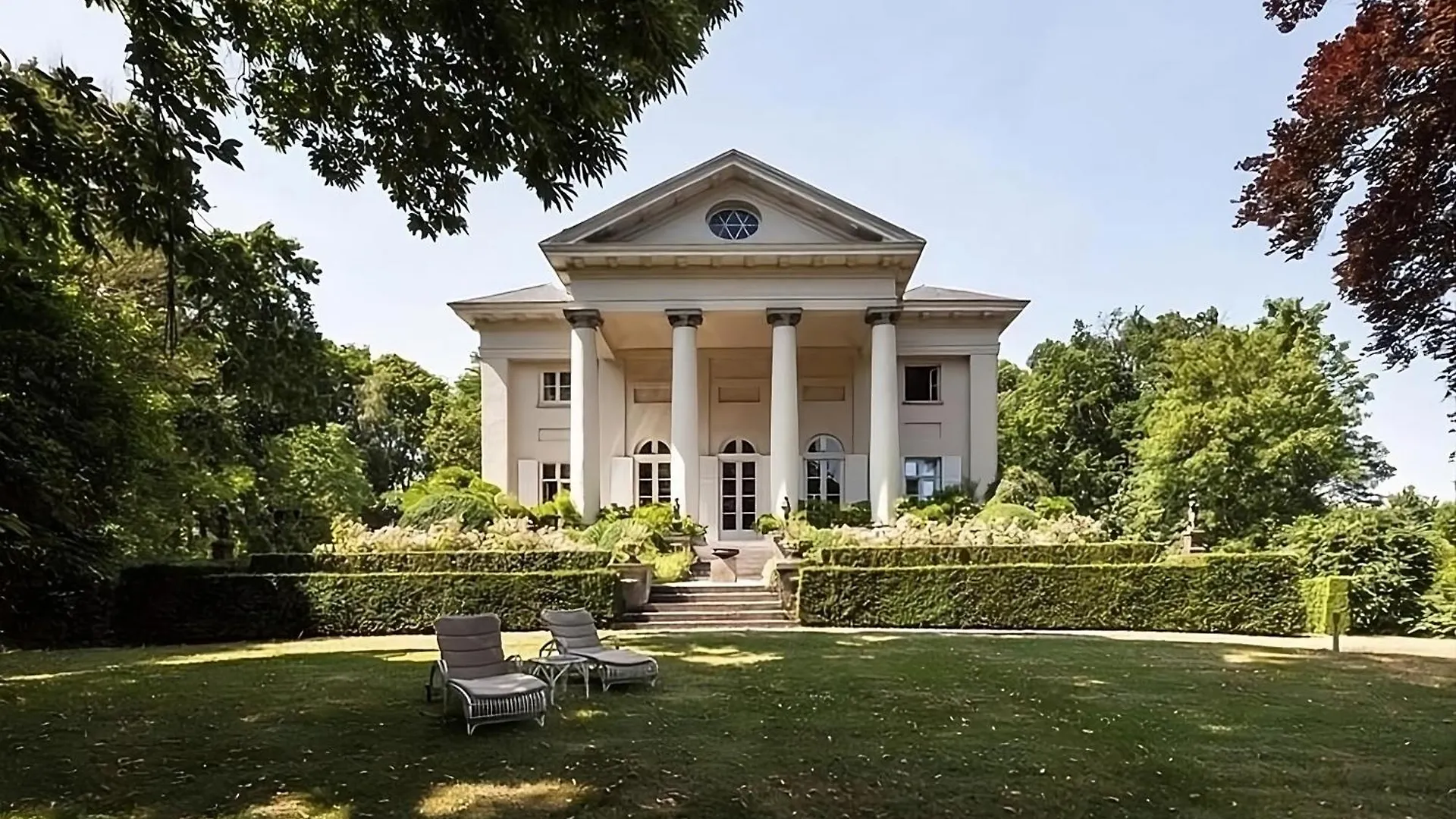 Leyselebeke Castle Bed & Breakfast Bruges