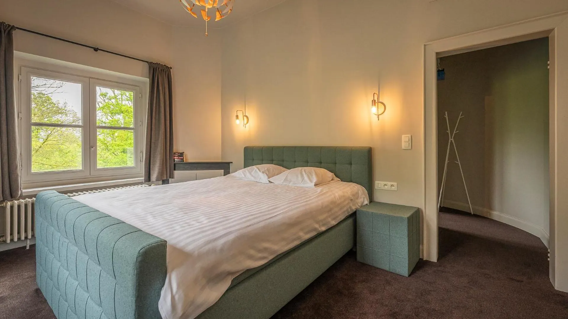 Leyselebeke Castle Bed & Breakfast Bruges
