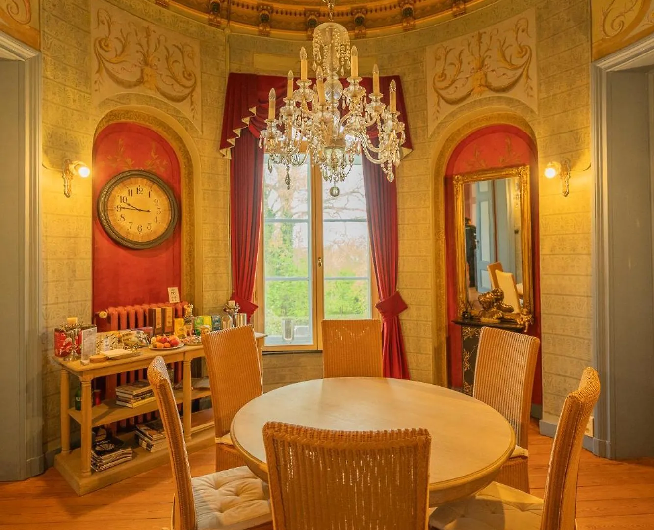 Leyselebeke Castle Bed & Breakfast Bruges Belgium