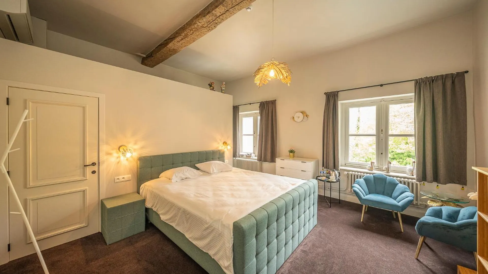 Leyselebeke Castle Bed & Breakfast Bruges