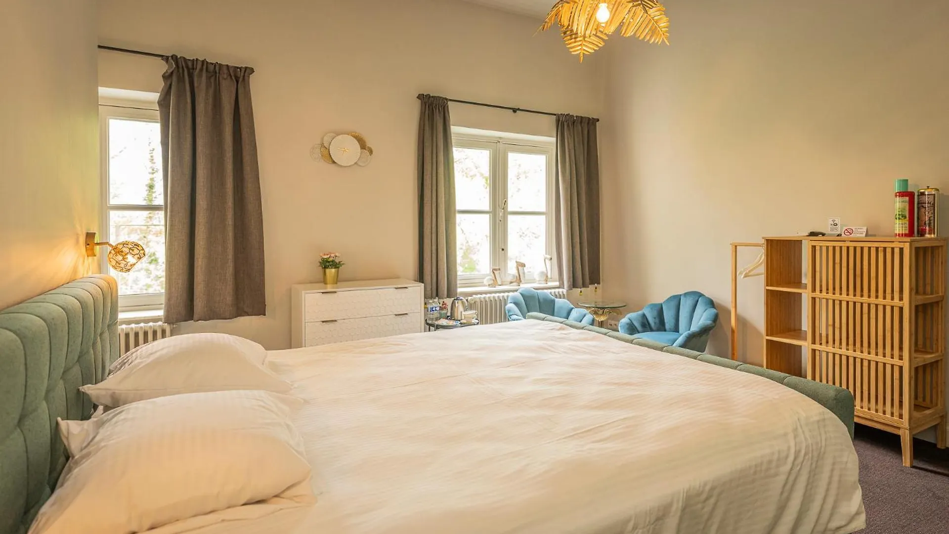Leyselebeke Castle Bed & Breakfast Bruges Belgium