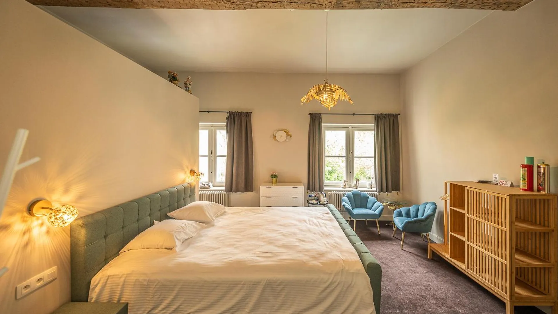Leyselebeke Castle Bed & Breakfast Bruges