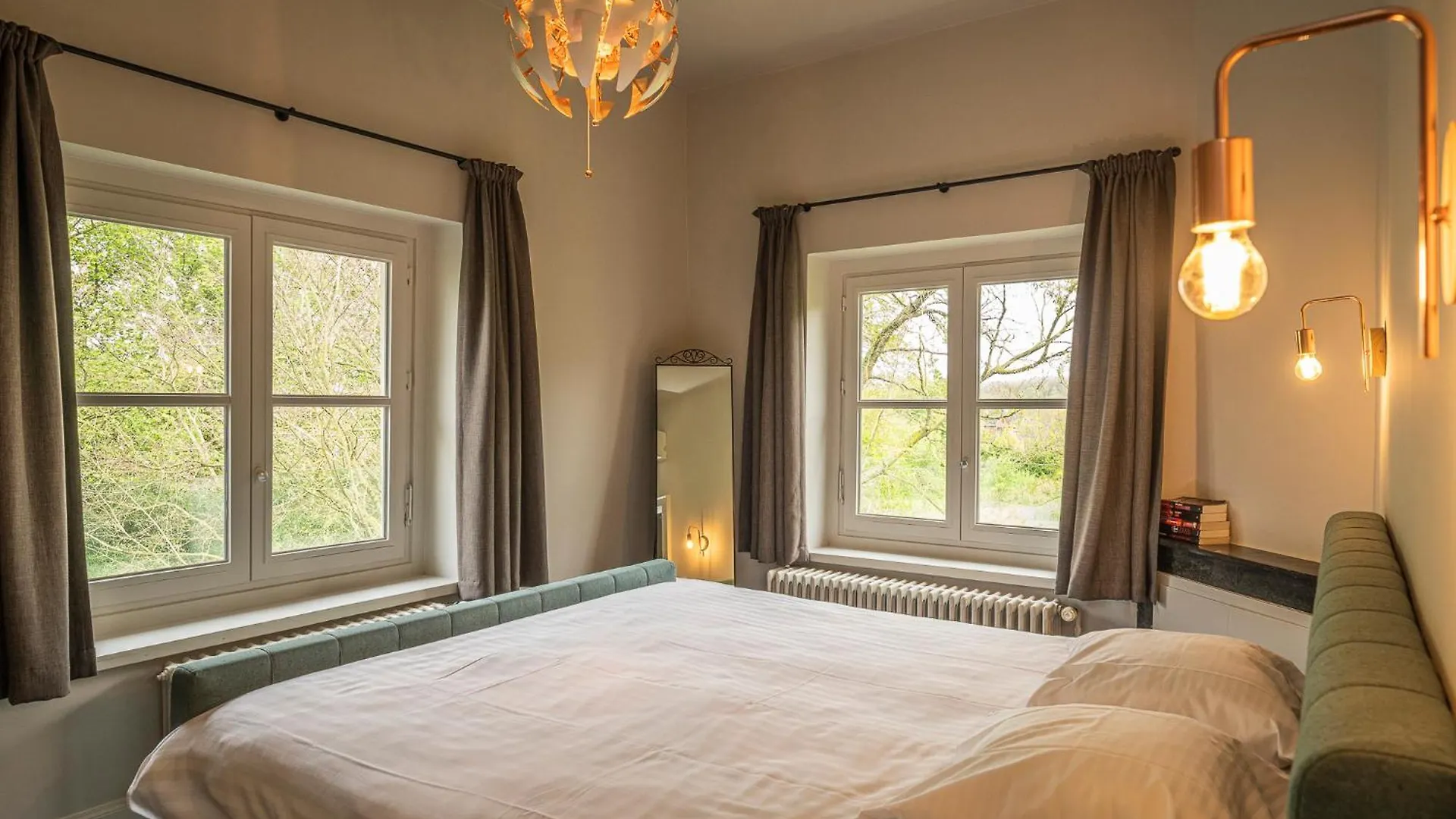 Leyselebeke Castle Bed & Breakfast Bruges