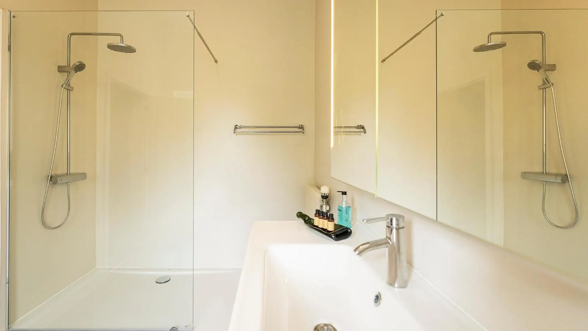 Leyselebeke Castle Bed & Breakfast Bruges