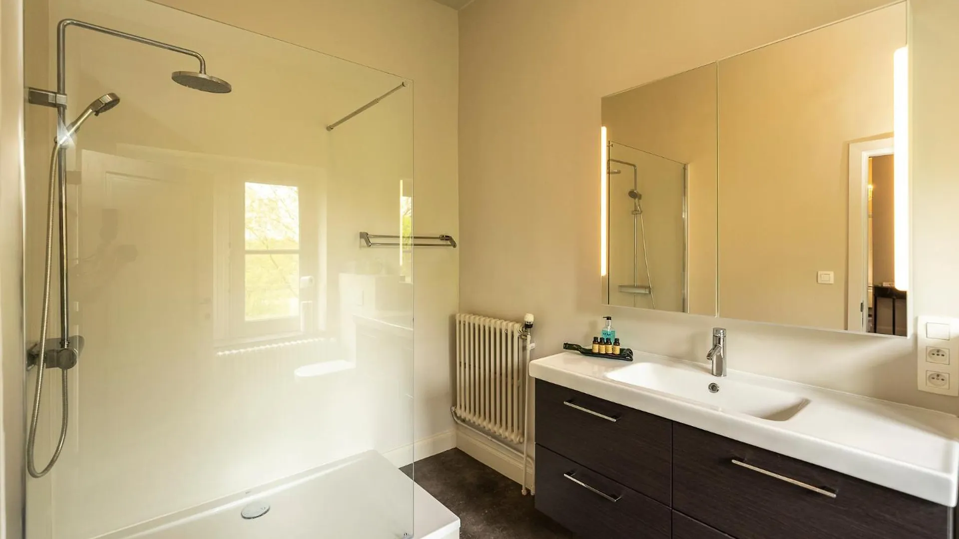 Leyselebeke Castle Bed & Breakfast Bruges